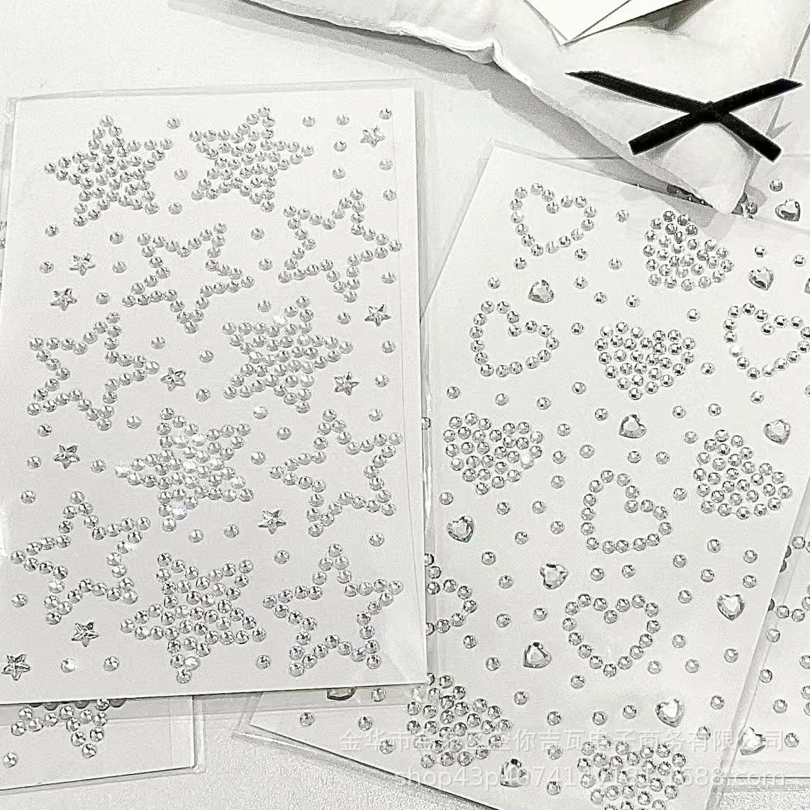 Scrapbooking - Srebrne naklejki w kształcie serca z